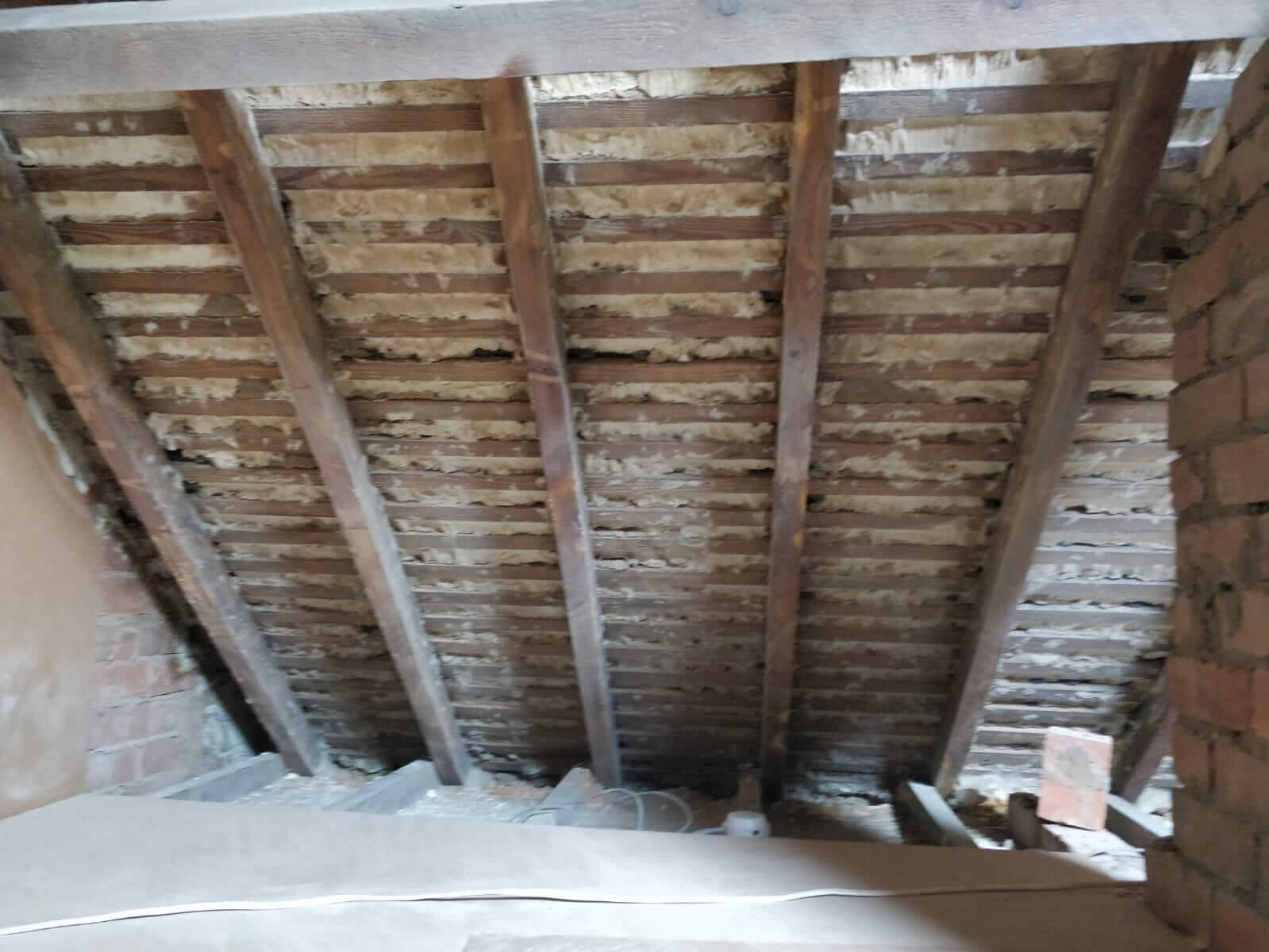 rafters in a loft space polarblast