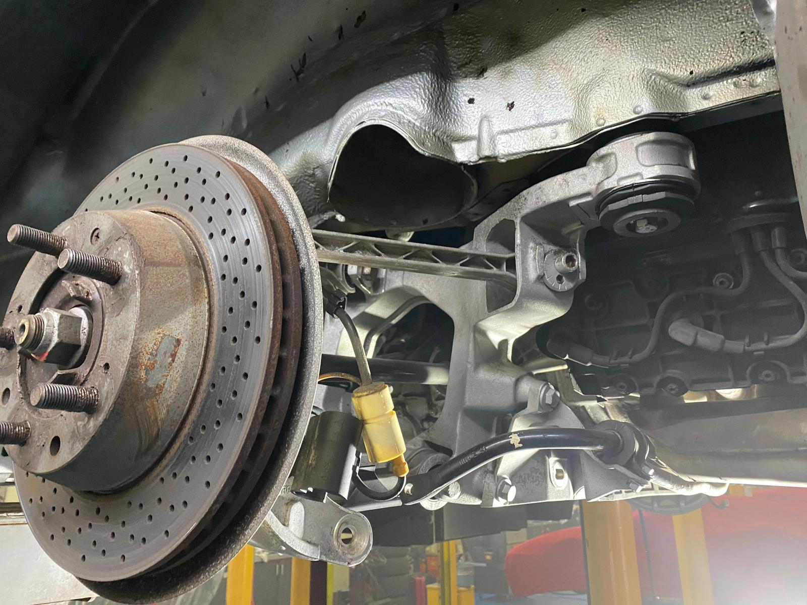 Cleaning brake discs