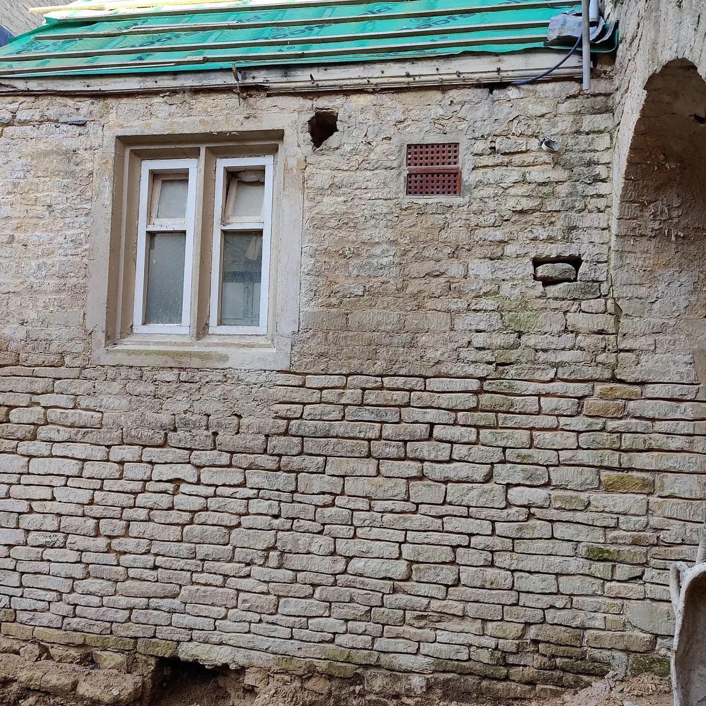 Dustless Blasting wall cleaning