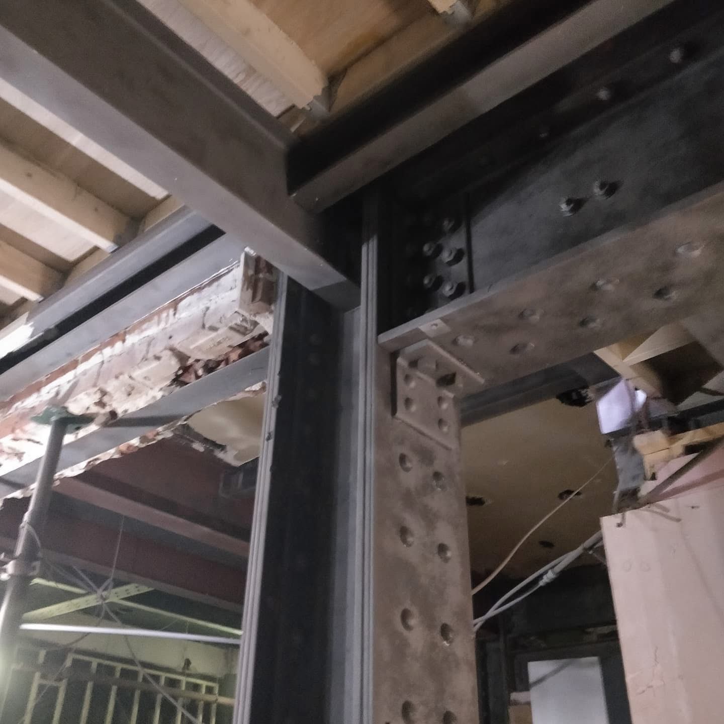 Sandblasting Cleaning steel structure